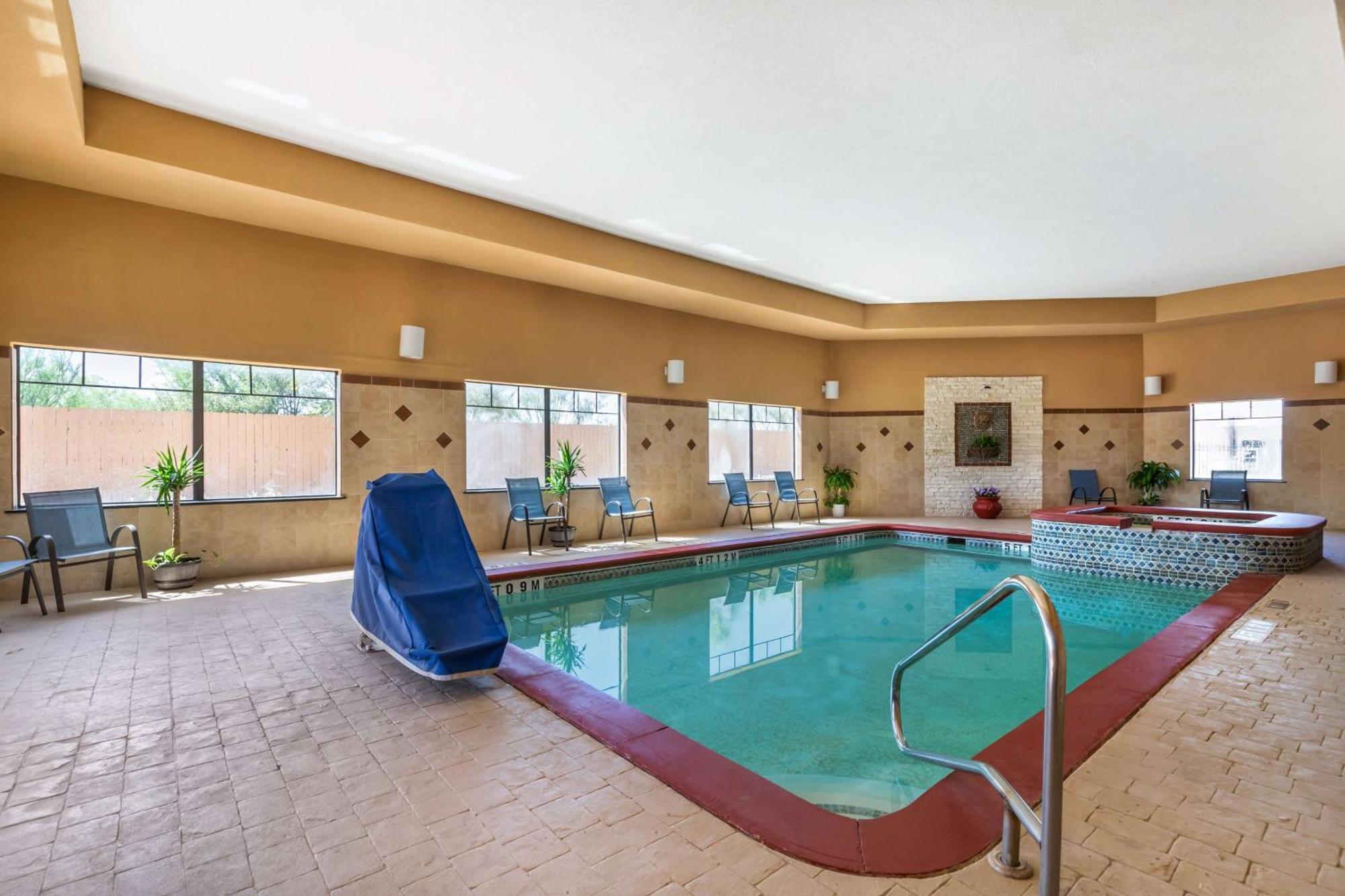 Best Western Plus Lytle Inn And Suites Eksteriør bilde