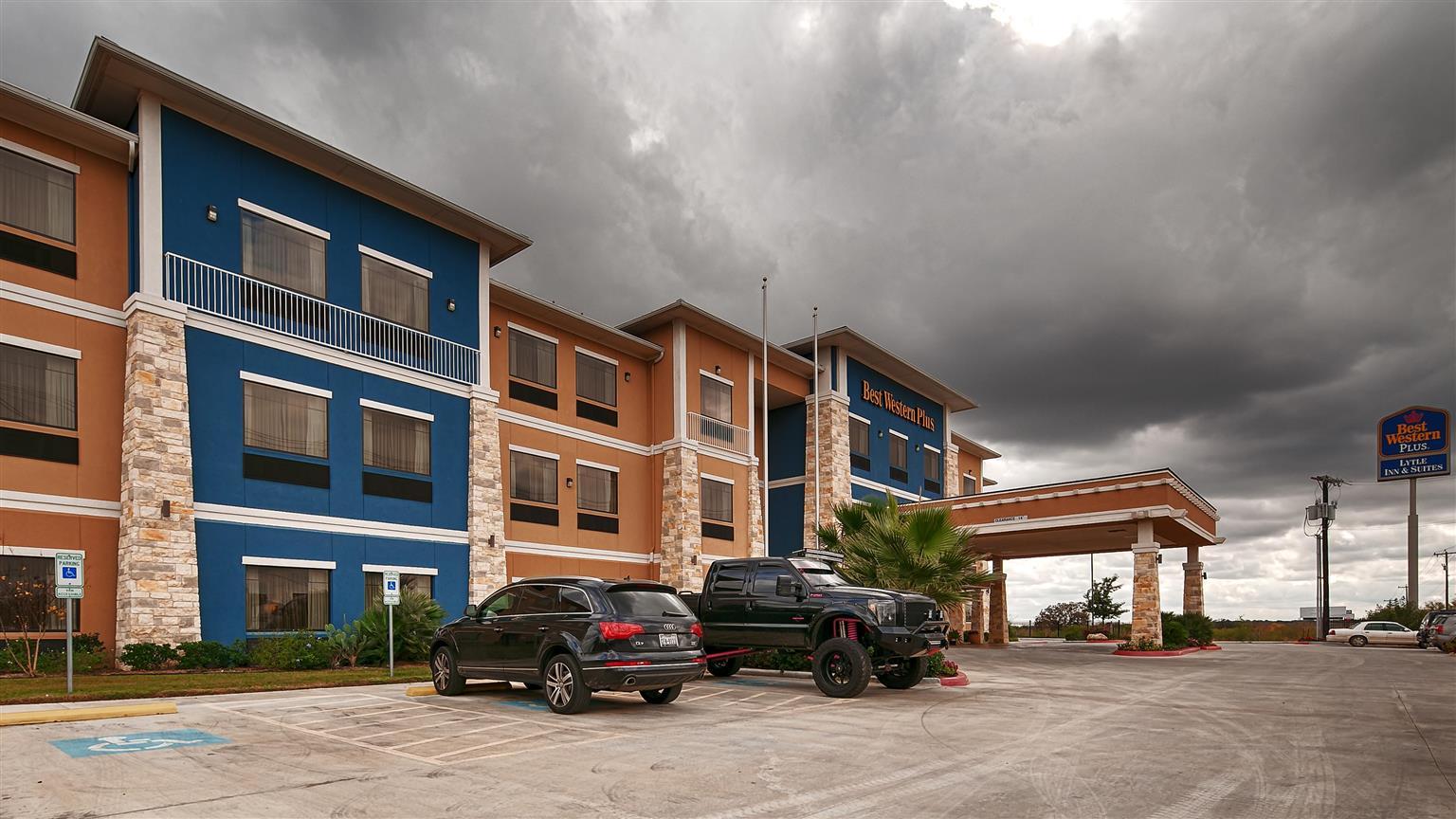 Best Western Plus Lytle Inn And Suites Eksteriør bilde